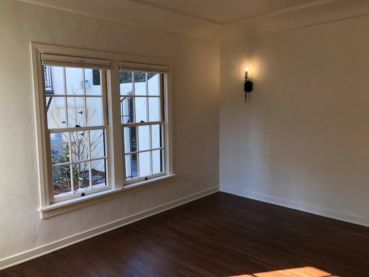 Apartment for rent at 204 1 2 Quincy Ave, Long Beach, CA 90803