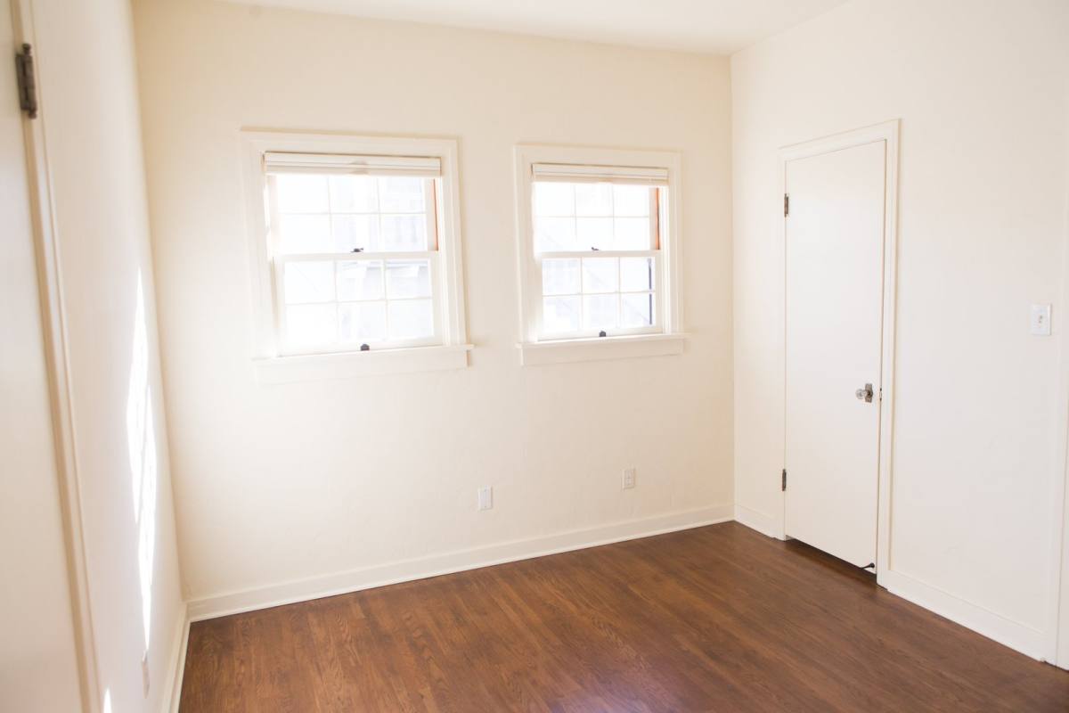 Apartment for rent at 204 1 2 Quincy Ave, Long Beach, CA 90803