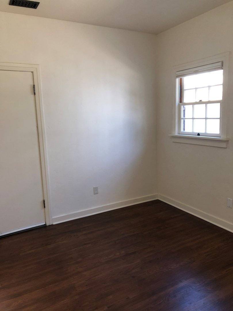 Apartment for rent at 204 1 2 Quincy Ave, Long Beach, CA 90803