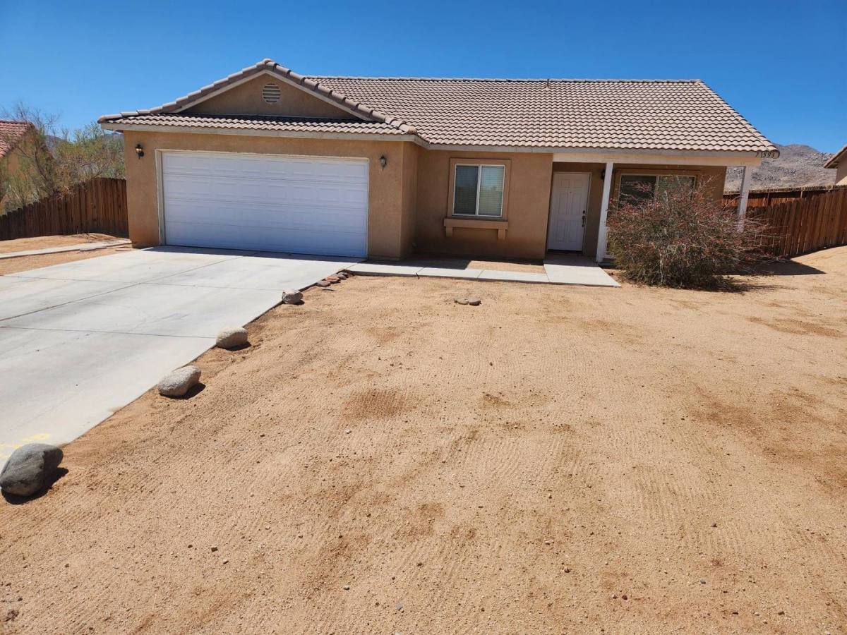 House for rent at 71593 Sunflower Dr, Twentynine Palms, CA 92277