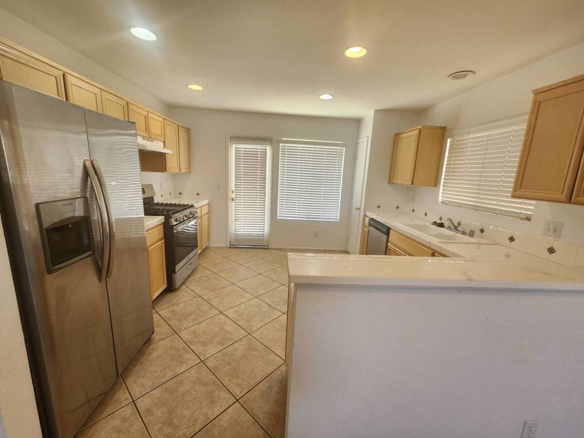 House for rent at 71593 Sunflower Dr, Twentynine Palms, CA 92277