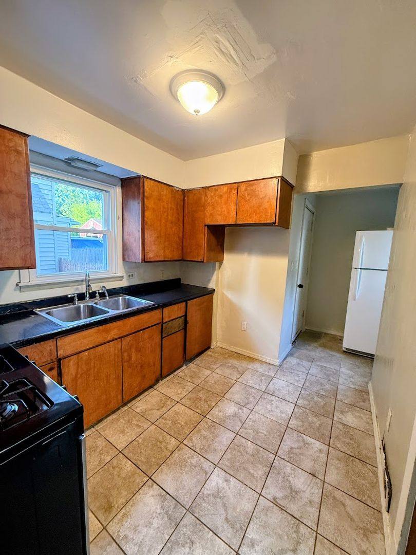 House for rent at 1055 Beardsley St, Akron, OH 44301