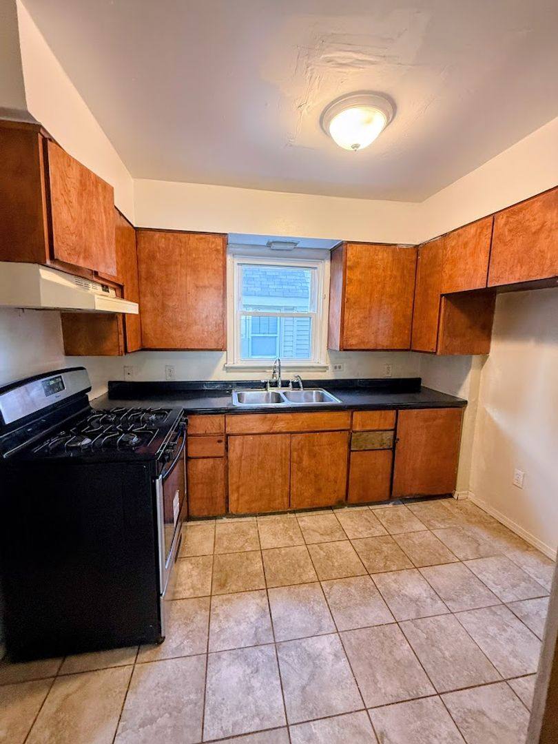 House for rent at 1055 Beardsley St, Akron, OH 44301