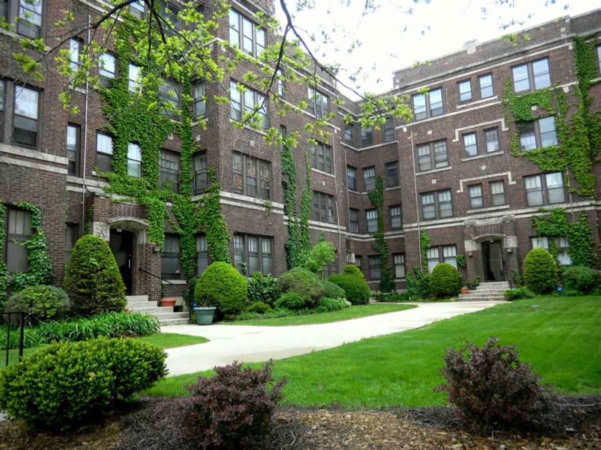 Apartment for rent at 804, 806, 808 N Van Buren, Milwaukee, WI 53202