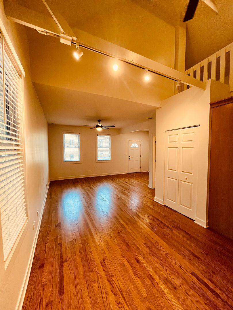 Apartment for rent at 2306 N Hoyne, Chicago, IL 60647