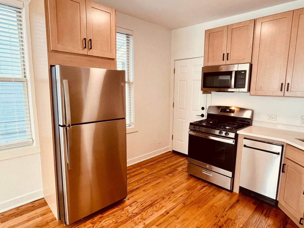 2306 N Hoyne, Chicago, IL 60647 - Apartment for Rent - Image 6