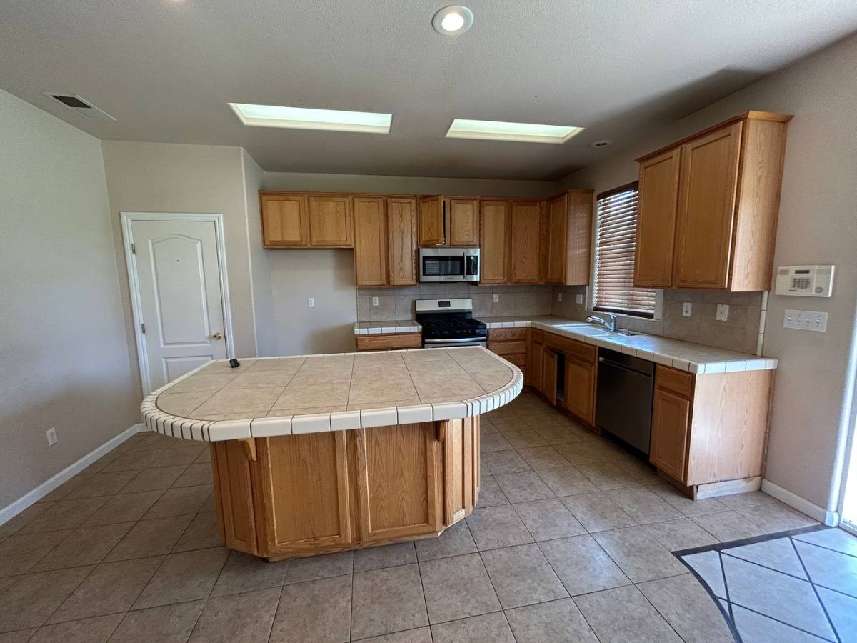 House for rent at 3716 E Vassar, Visalia, CA 93292
