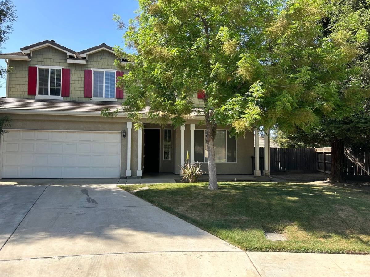 House for rent at 3716 E Vassar, Visalia, CA 93292
