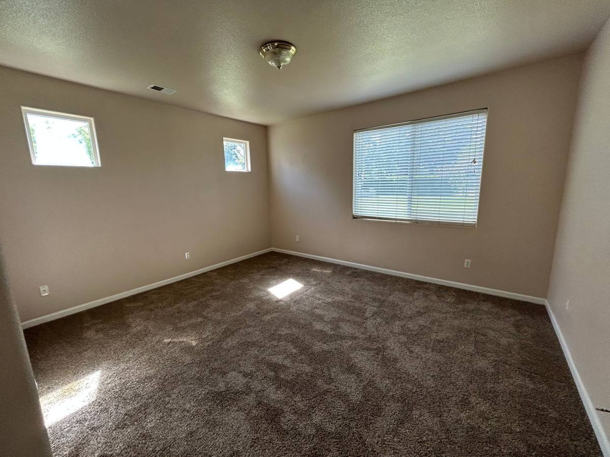 3716 E Vassar, Visalia, CA 93292 - House for Rent - Image 10