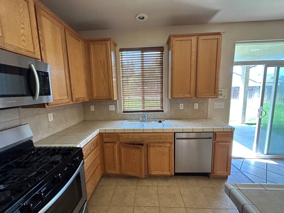 House for rent at 3716 E Vassar, Visalia, CA 93292