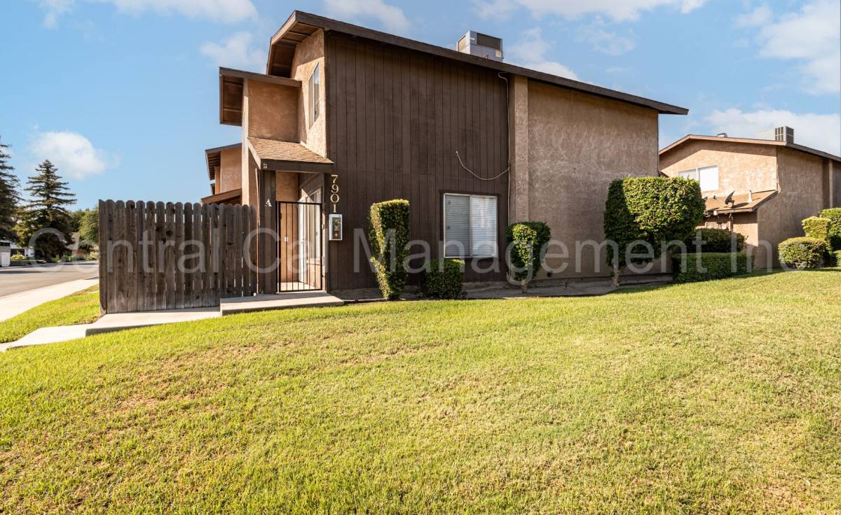 Apartment for rent at 7901 S Laurelglen Blvd, Bakersfield, CA 93309