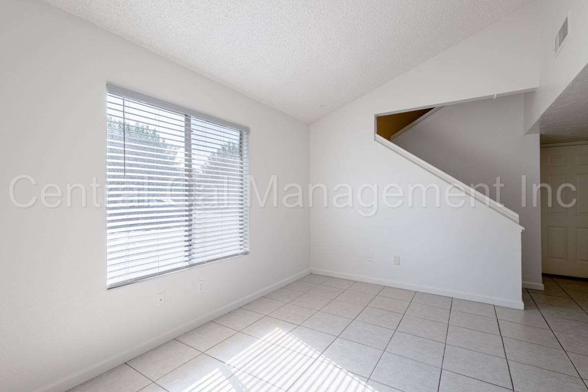 Apartment for rent at 7901 S Laurelglen Blvd, Bakersfield, CA 93309