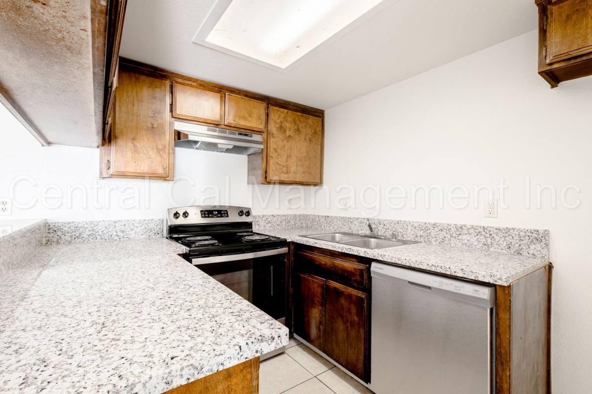Apartment for rent at 7901 S Laurelglen Blvd, Bakersfield, CA 93309