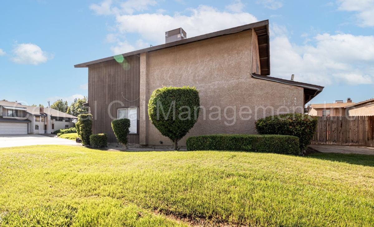 Apartment for rent at 7901 S Laurelglen Blvd, Bakersfield, CA 93309