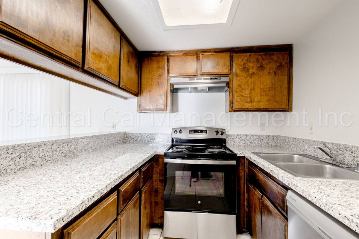Apartment for rent at 7901 S Laurelglen Blvd, Bakersfield, CA 93309