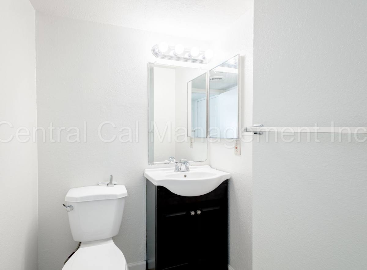 Apartment for rent at 7901 S Laurelglen Blvd, Bakersfield, CA 93309