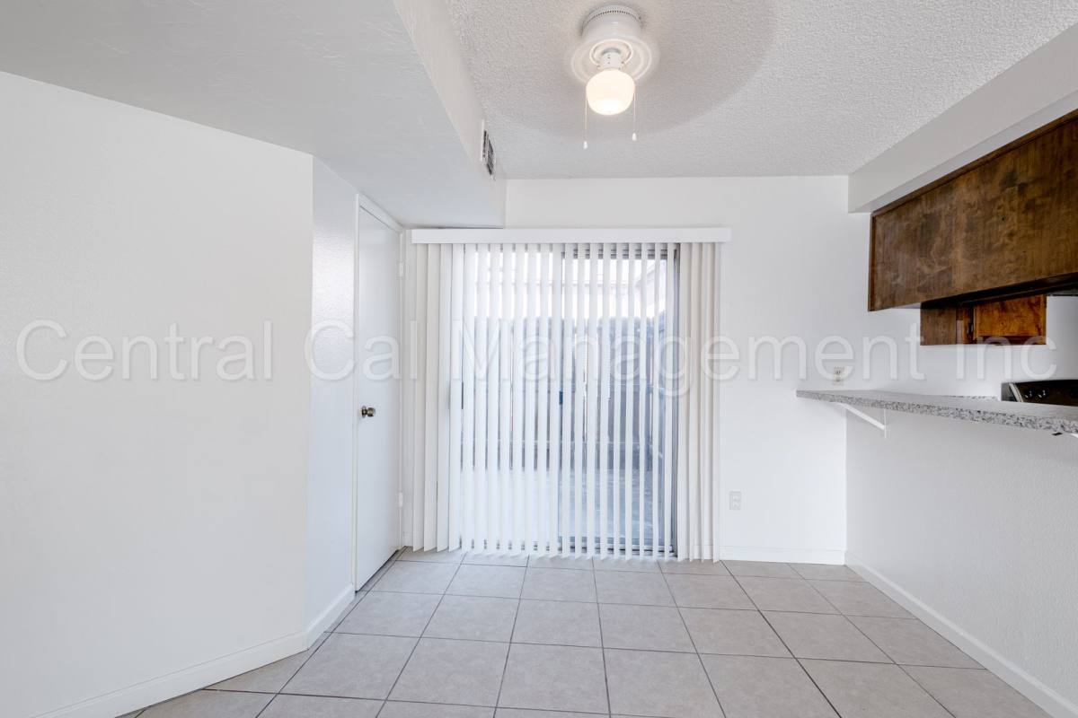 Apartment for rent at 7901 S Laurelglen Blvd, Bakersfield, CA 93309