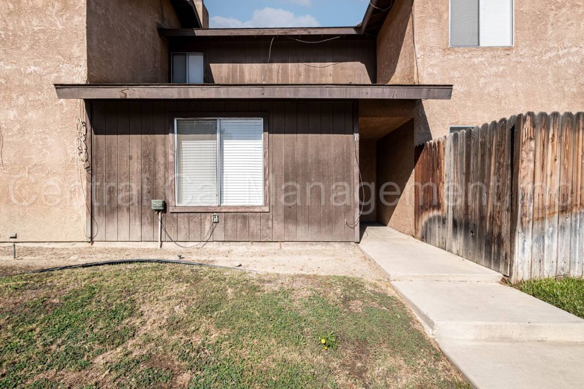 Apartment for rent at 7901 S Laurelglen Blvd, Bakersfield, CA 93309