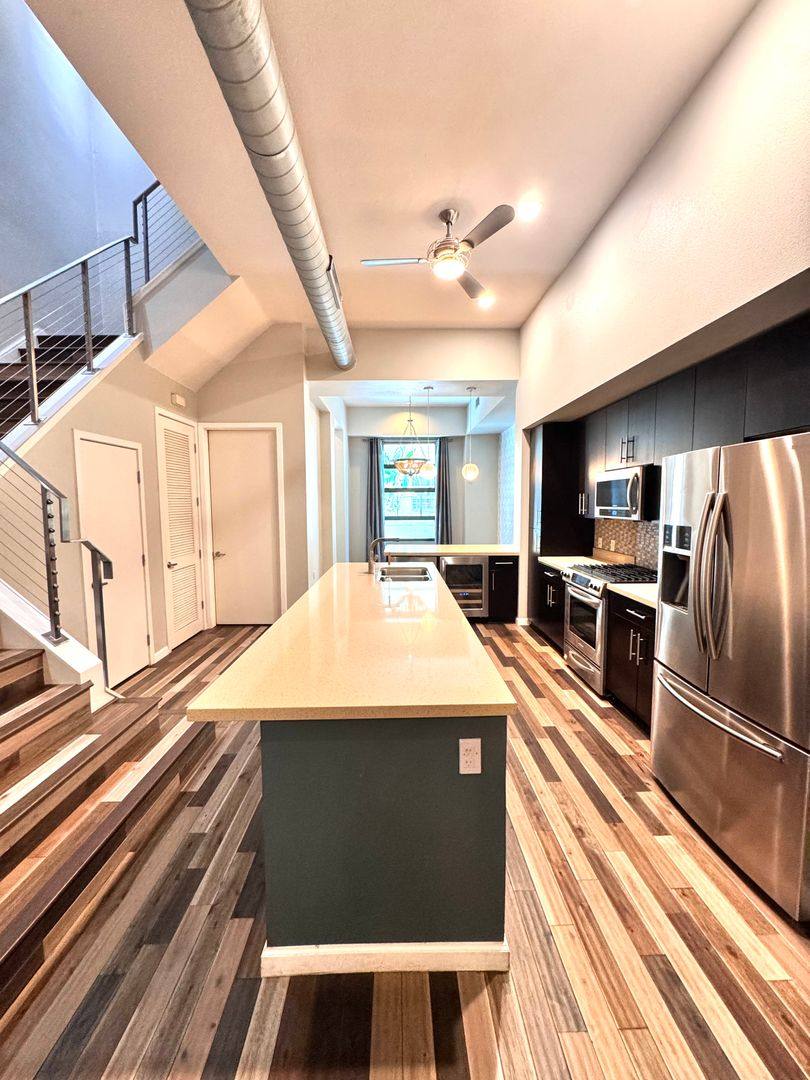 Townhouse for rent at 133 The Promenade N #117, Long Beach, CA 90802