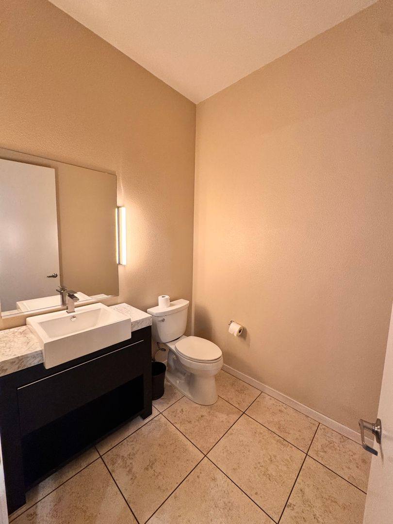 Townhouse for rent at 133 The Promenade N #117, Long Beach, CA 90802