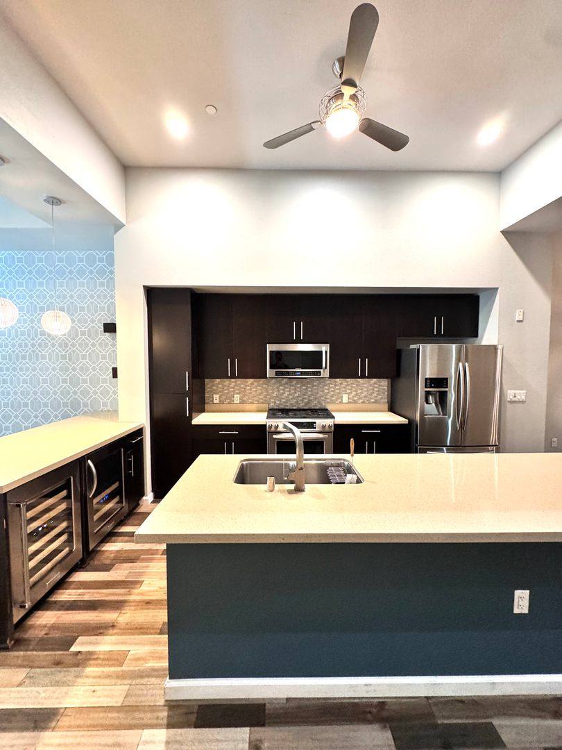 Townhouse for rent at 133 The Promenade N #117, Long Beach, CA 90802