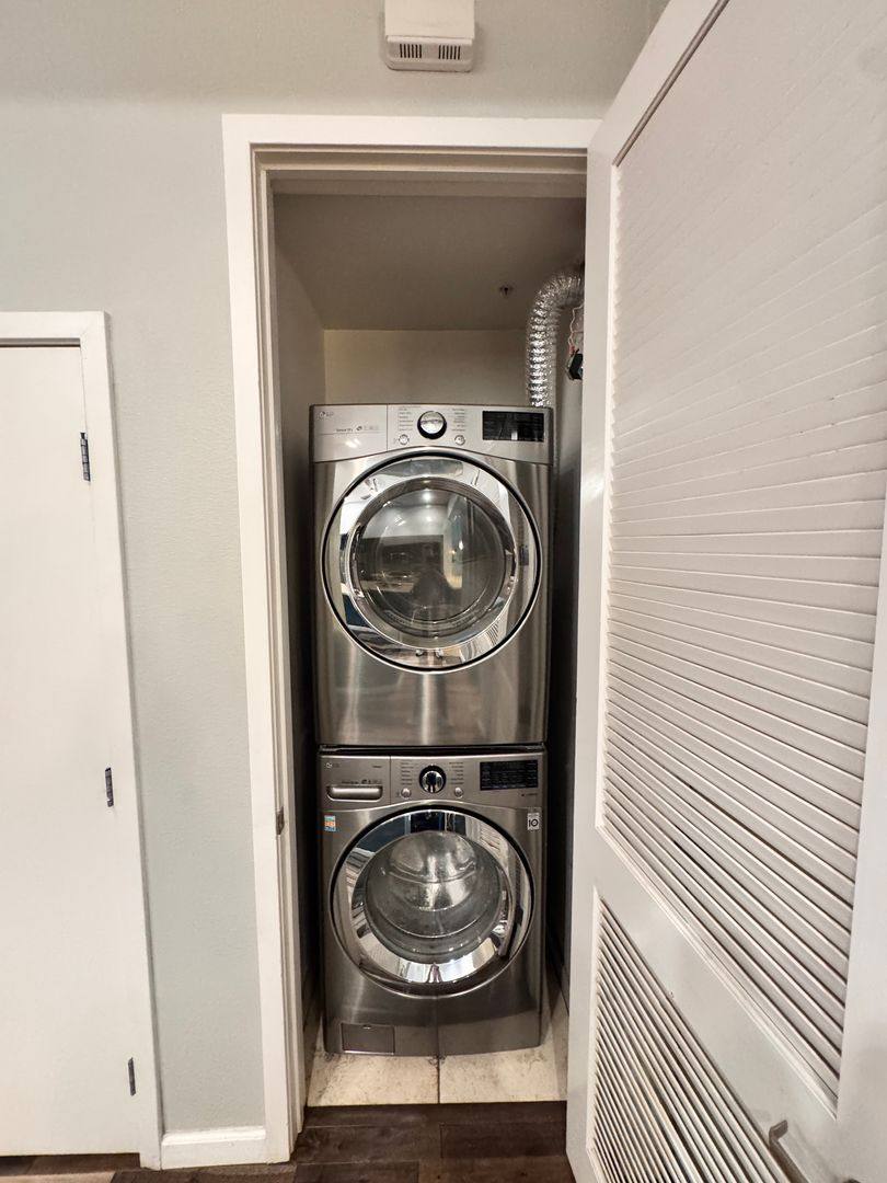 Townhouse for rent at 133 The Promenade N #117, Long Beach, CA 90802