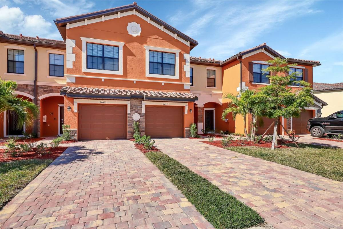 Townhouse for rent at 20335 Lagente Circle, Venice, FL 34293
