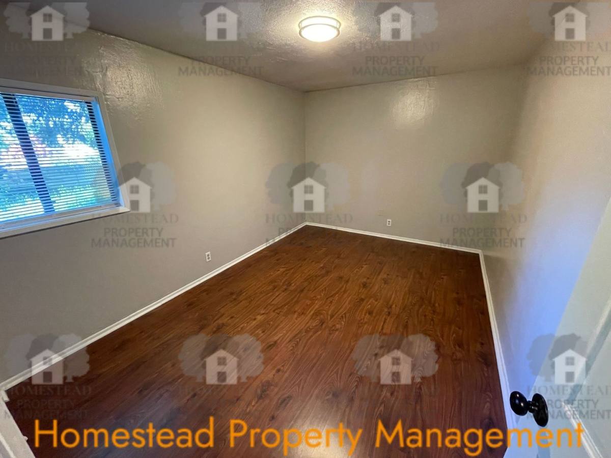 House for rent at 582 Main St W, Monmouth, OR 97361