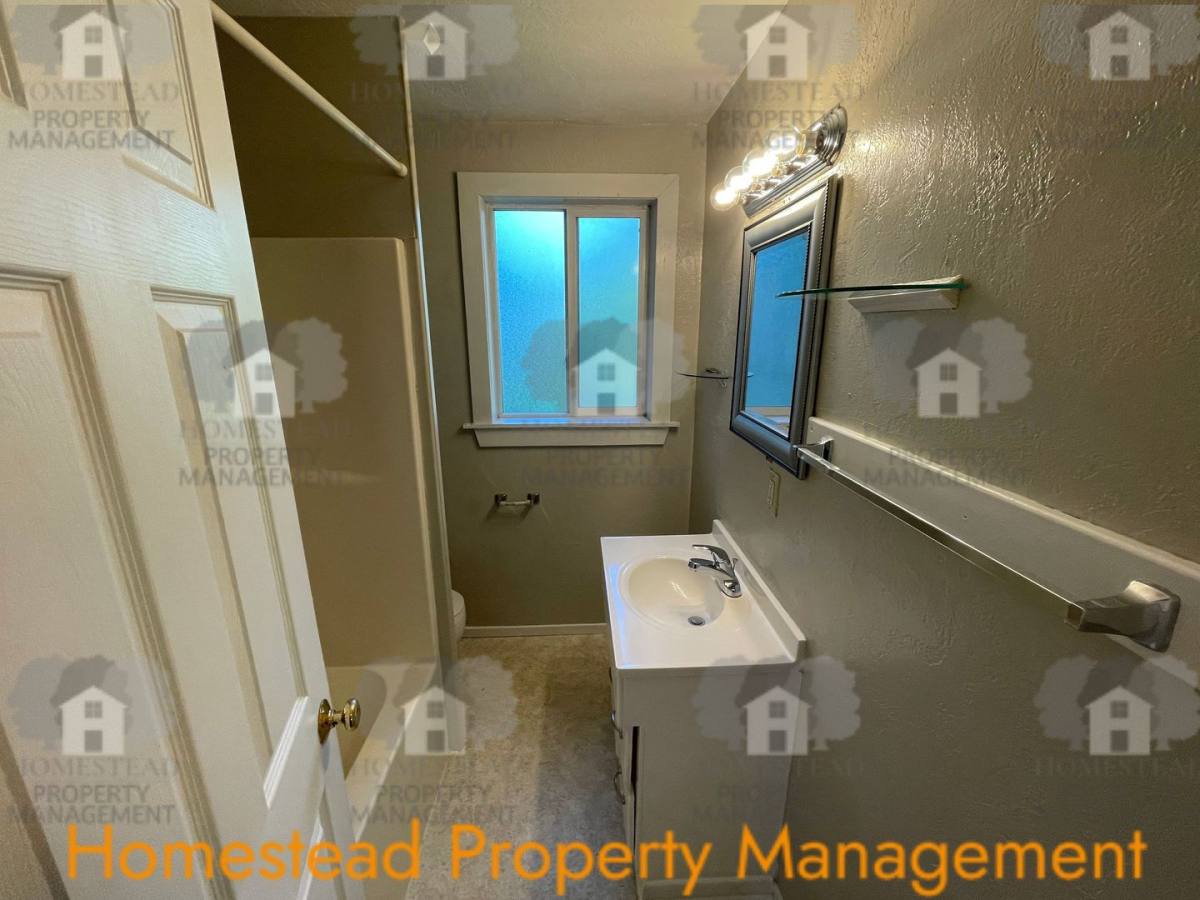 House for rent at 582 Main St W, Monmouth, OR 97361