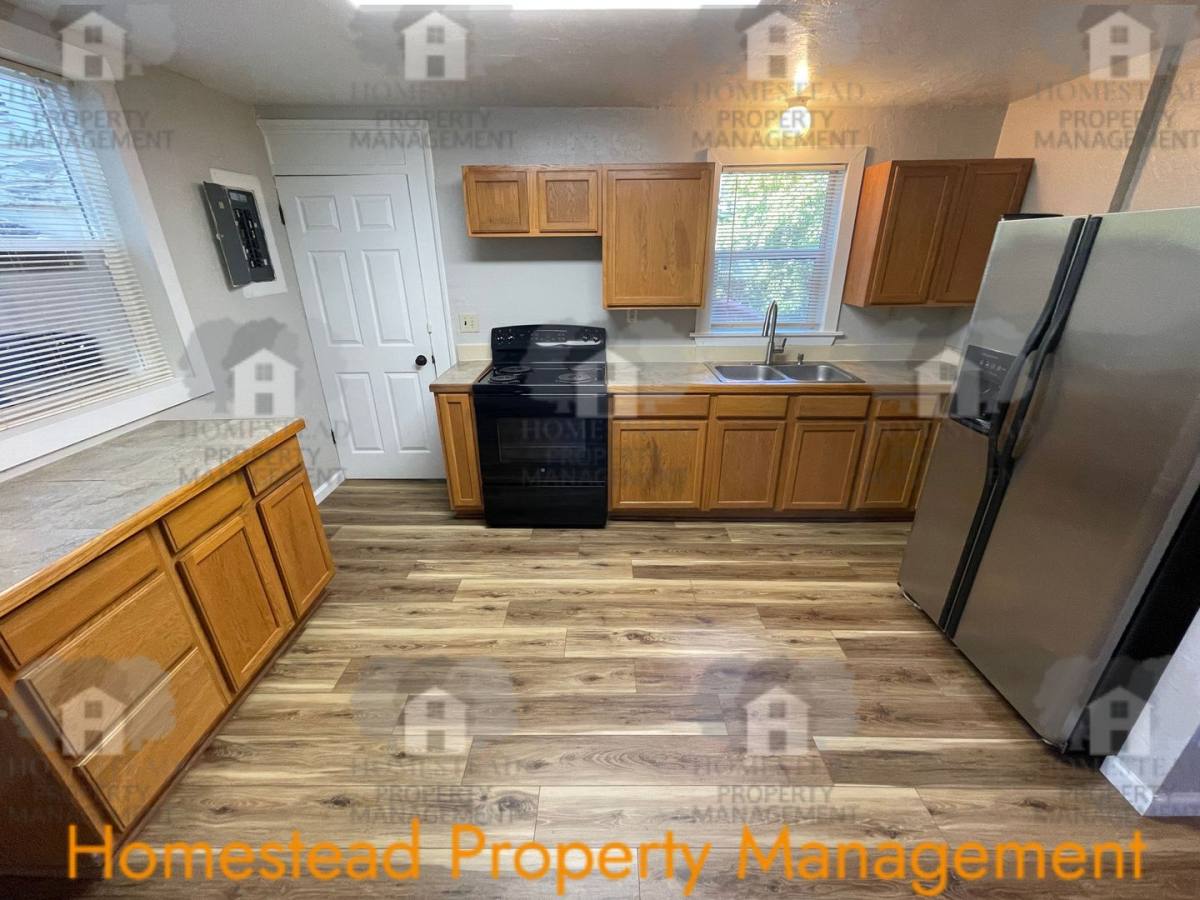 House for rent at 582 Main St W, Monmouth, OR 97361
