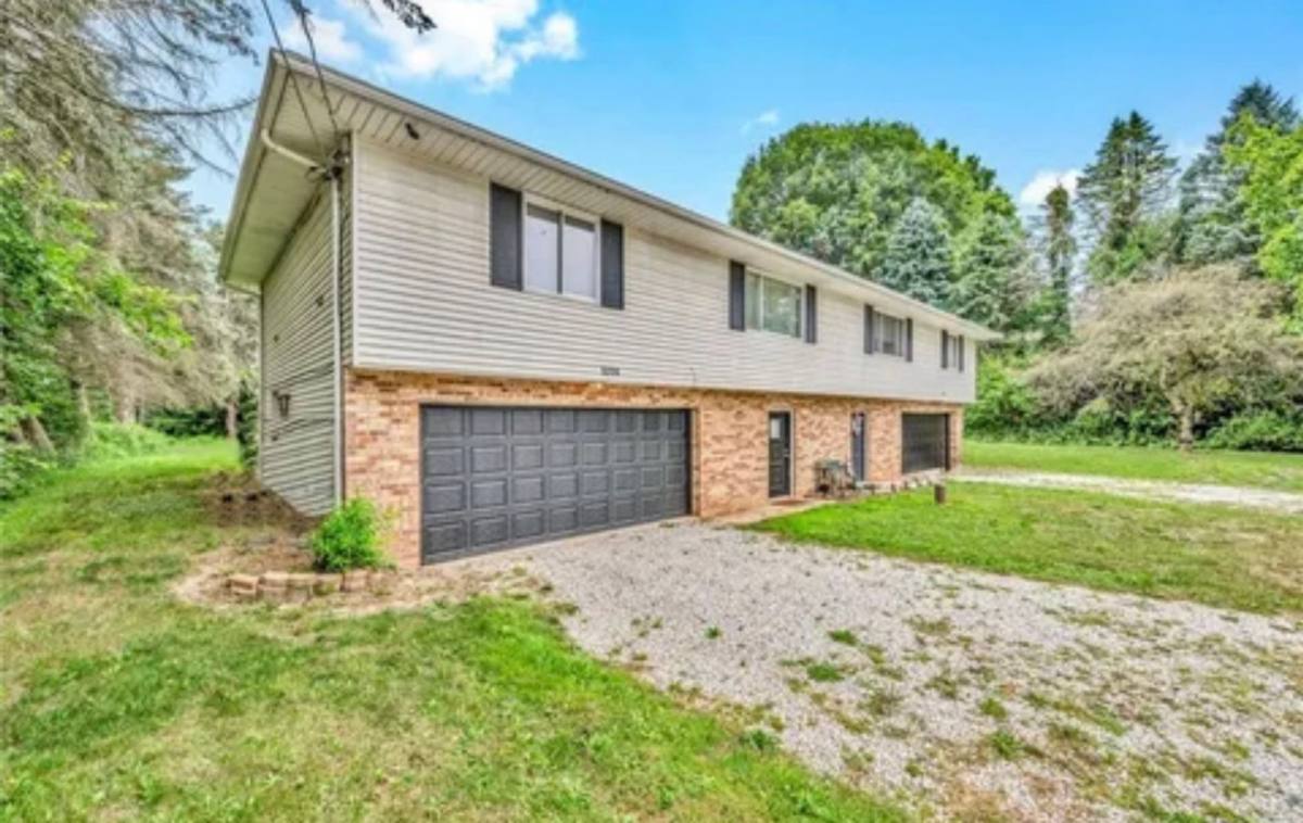 Apartment for rent at 5224 S Main St, Akron, OH 44319