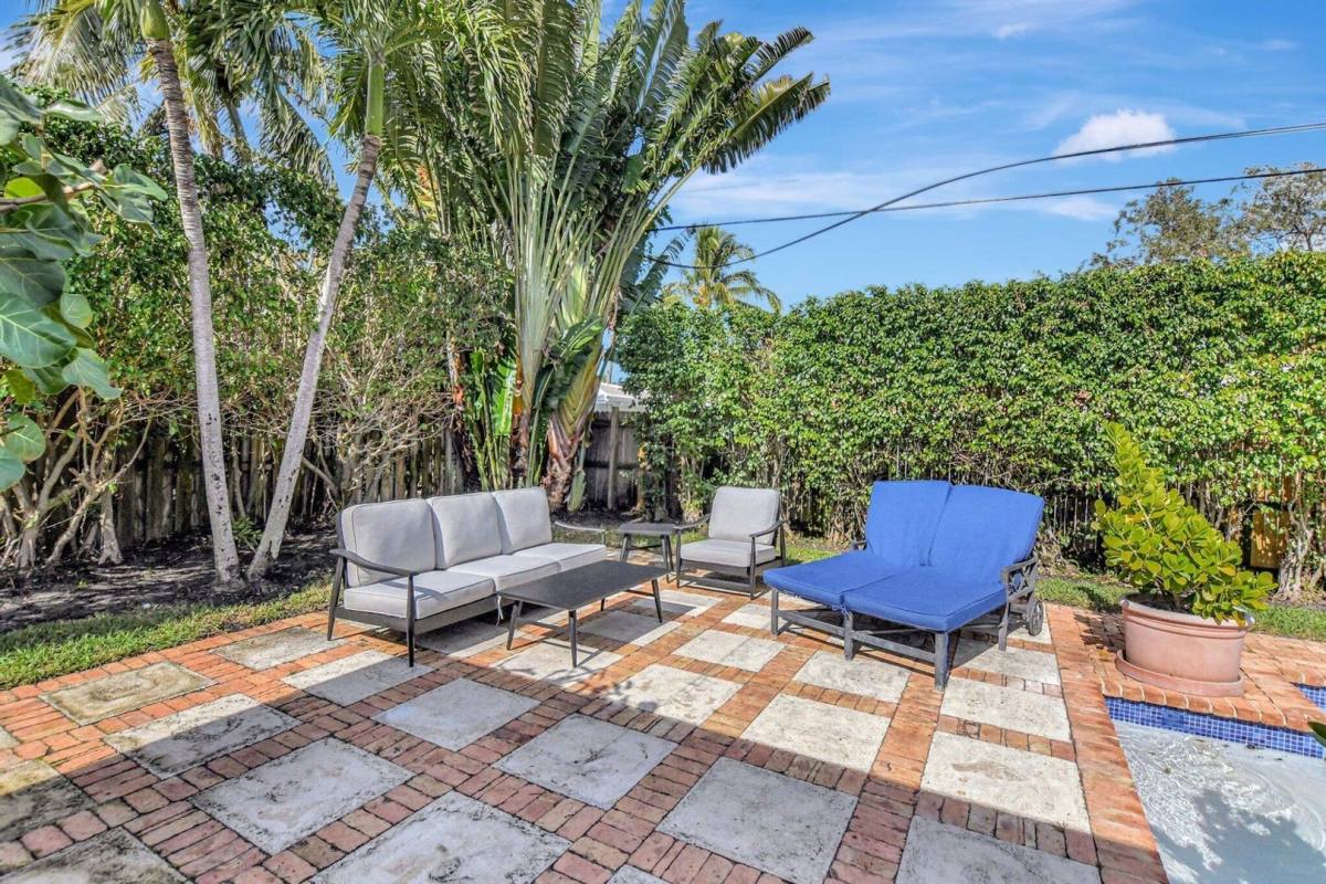 House for rent at 801 SW 5th St, Boca Raton, FL 33486