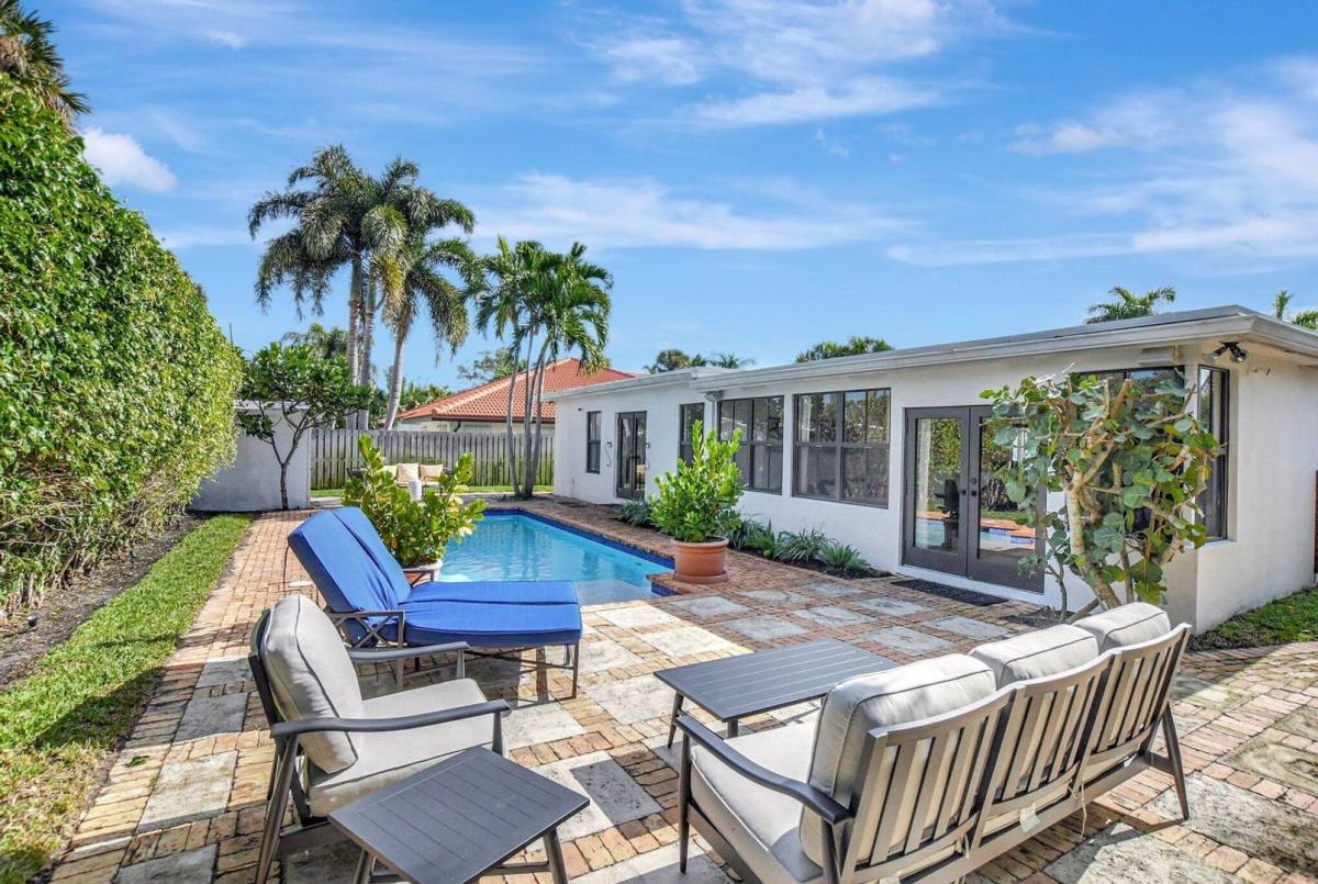 House for rent at 801 SW 5th St, Boca Raton, FL 33486