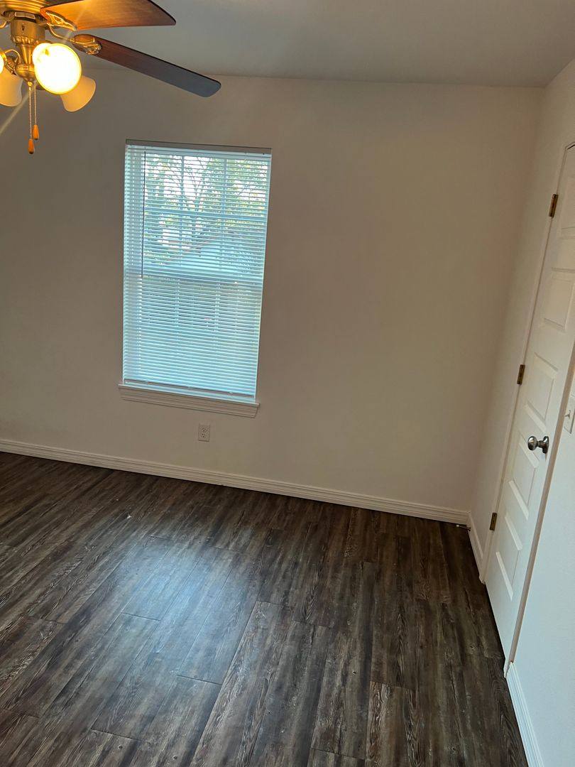 Apartment for rent at 722 Drennen St, Van Buren, AR 72956