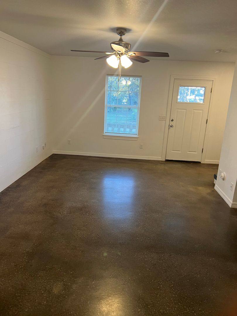 Apartment for rent at 722 Drennen St, Van Buren, AR 72956