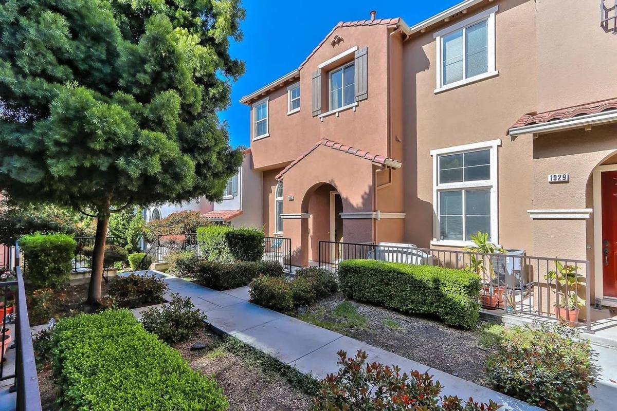 Townhouse for rent at 1933 Silva Place, Santa Clara, CA 95054
