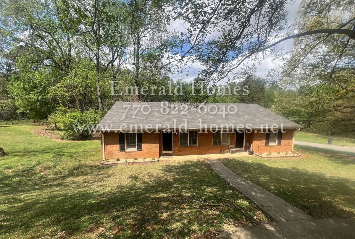 Apartment for rent at 721-723 Jackson View Rd, Suwanee, GA 30024
