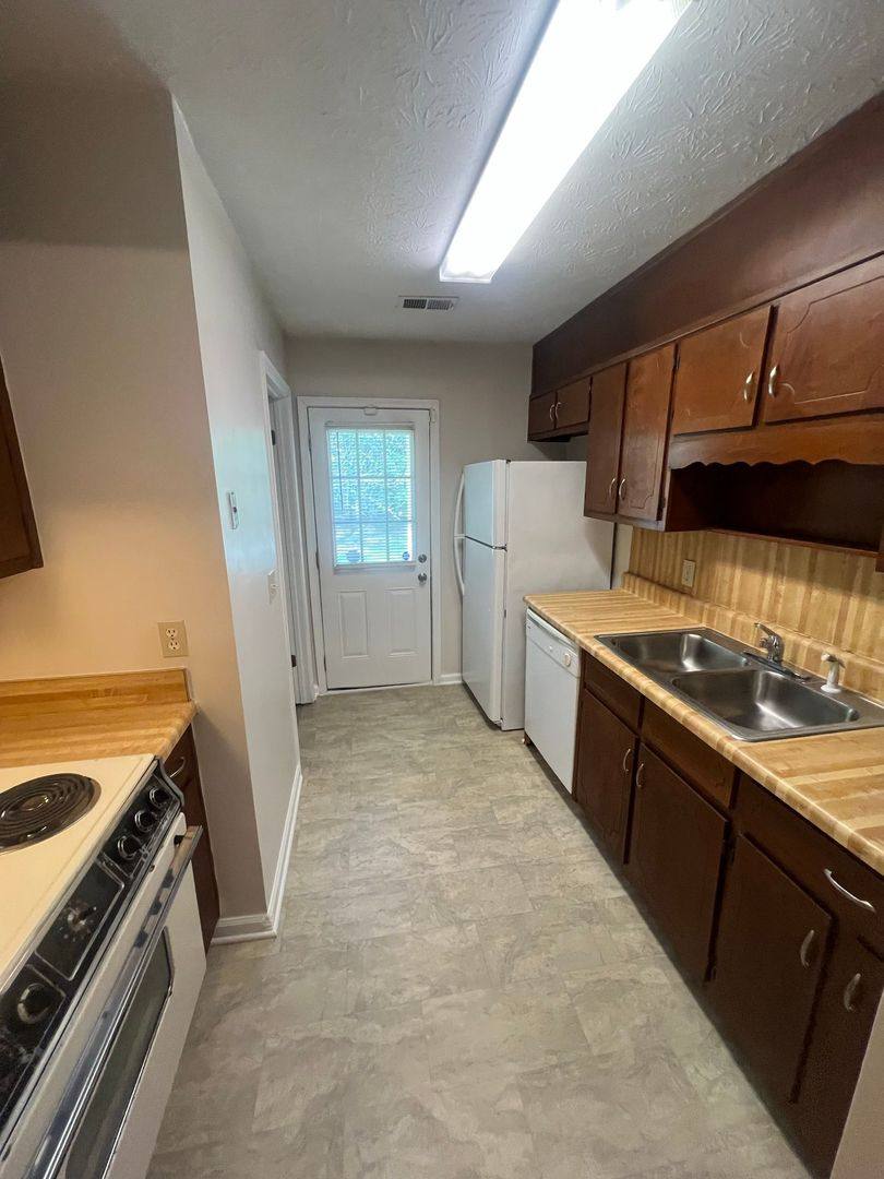 Apartment for rent at 721-723 Jackson View Rd, Suwanee, GA 30024