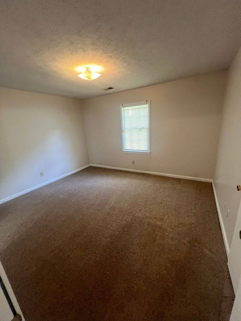 Apartment for rent at 721-723 Jackson View Rd, Suwanee, GA 30024