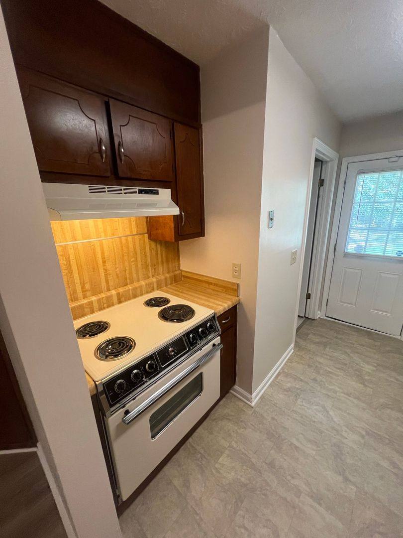 Apartment for rent at 721-723 Jackson View Rd, Suwanee, GA 30024