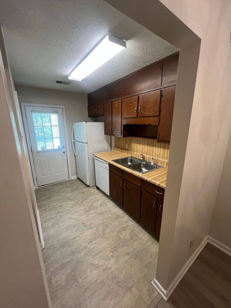 Apartment for rent at 721-723 Jackson View Rd, Suwanee, GA 30024