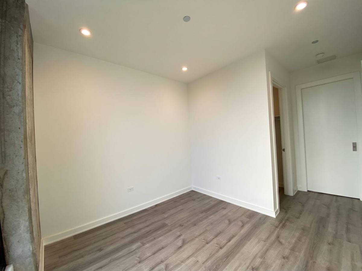 Apartment for rent at 1118 W Patterson Ave, Chicago, IL 60613