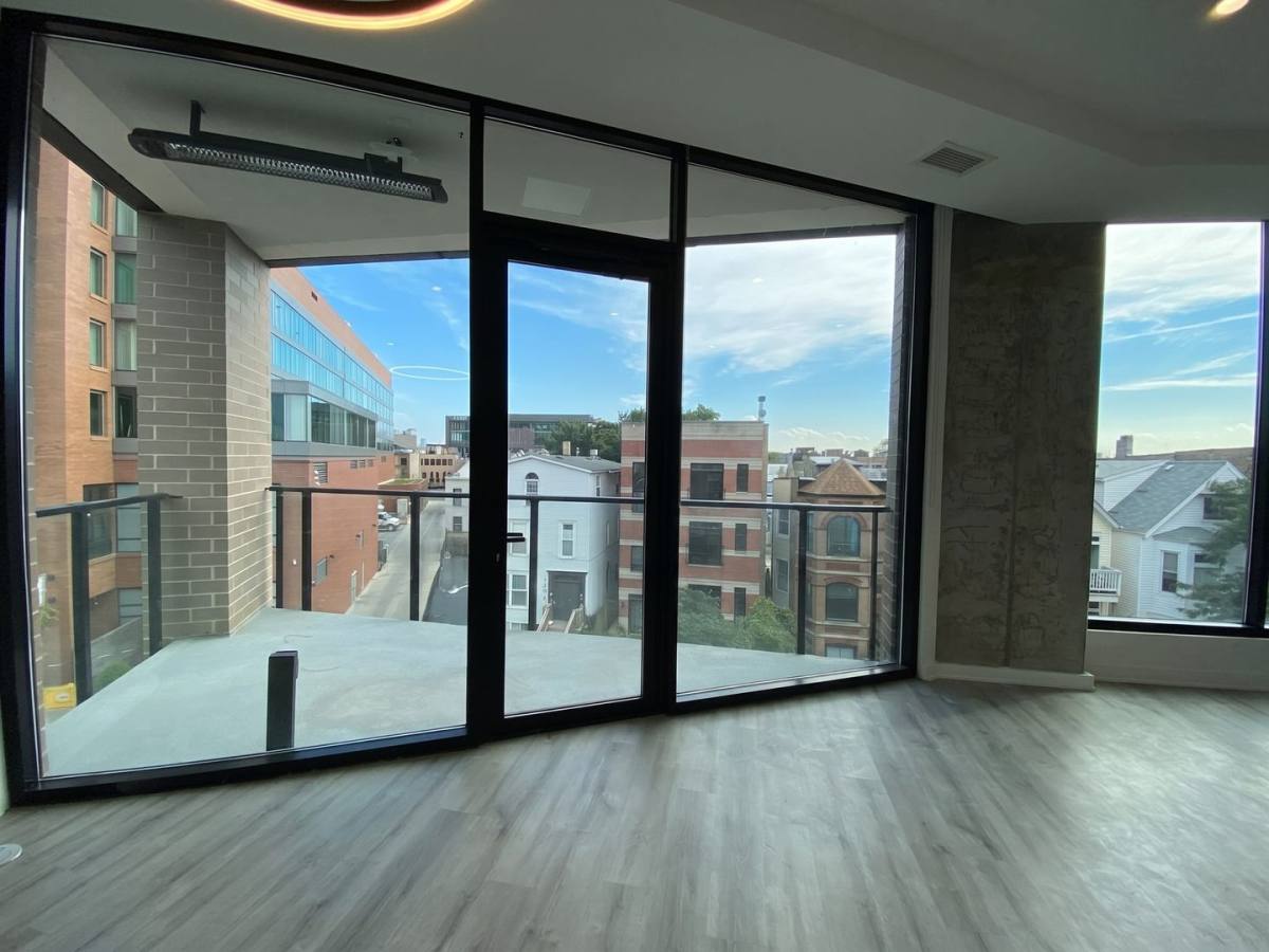 Apartment for rent at 1118 W Patterson Ave, Chicago, IL 60613