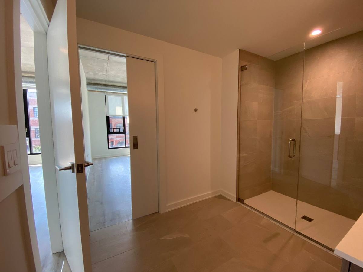 Apartment for rent at 1118 W Patterson Ave, Chicago, IL 60613