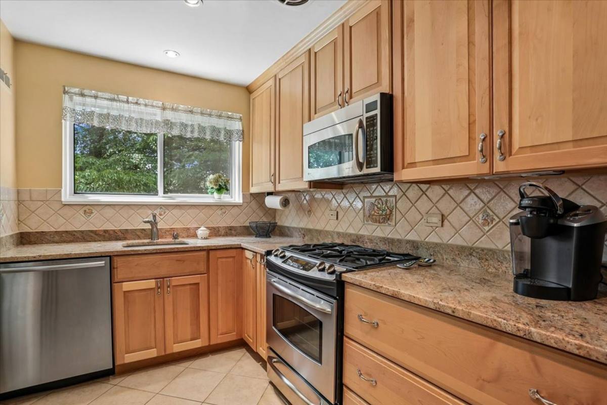 Apartment for rent at 10513 Weymouth St, Bethesda, MD 20814