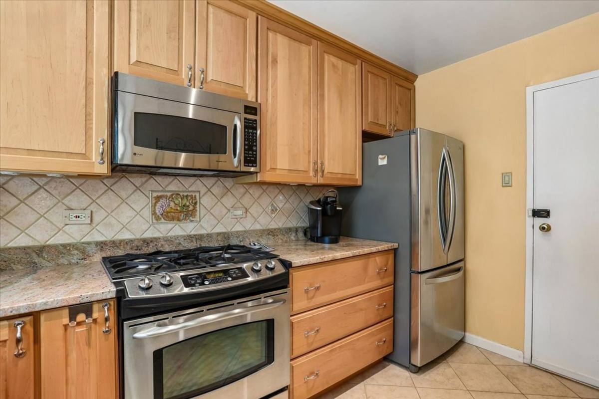Apartment for rent at 10513 Weymouth St, Bethesda, MD 20814