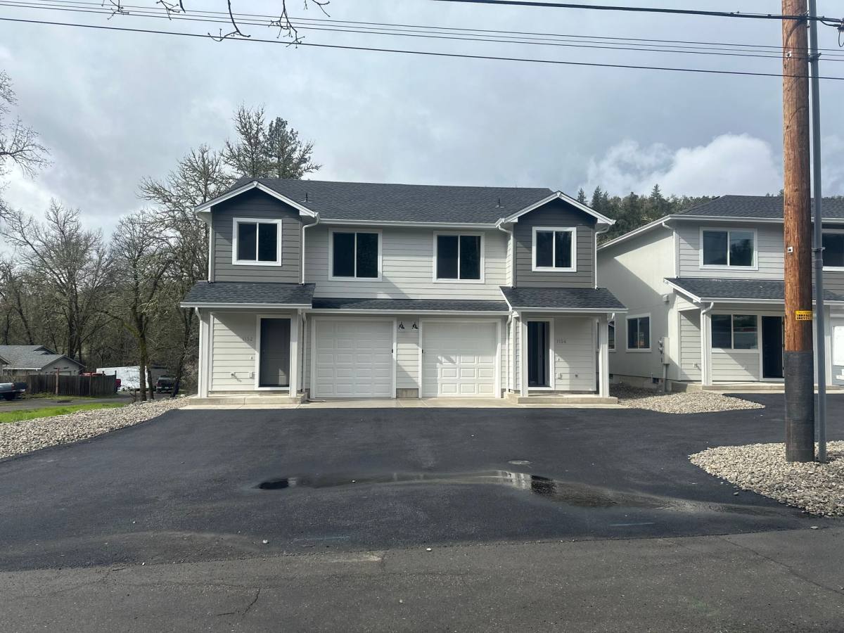 Apartment for rent at 1152 & 1154 Rifle Range, Roseburg, OR 97470