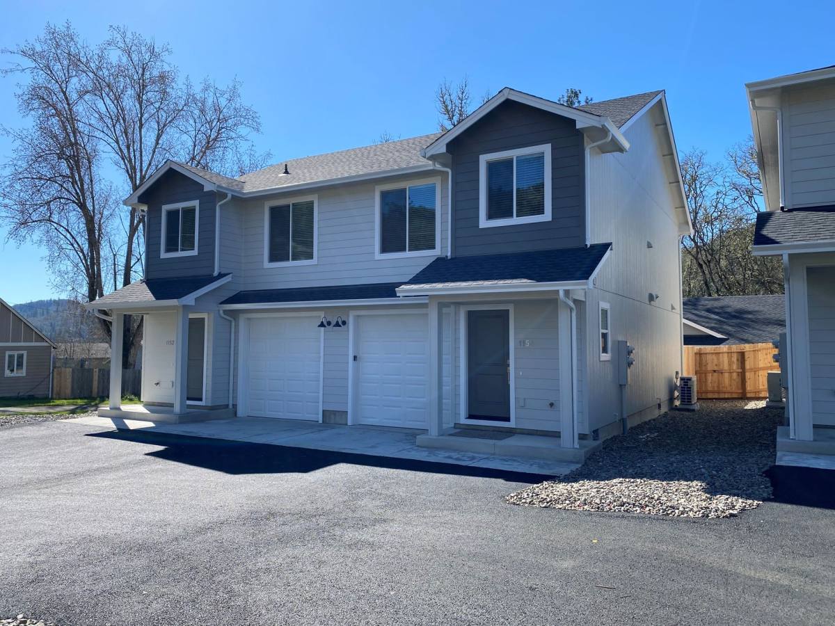 Apartment for rent at 1152 & 1154 Rifle Range, Roseburg, OR 97470