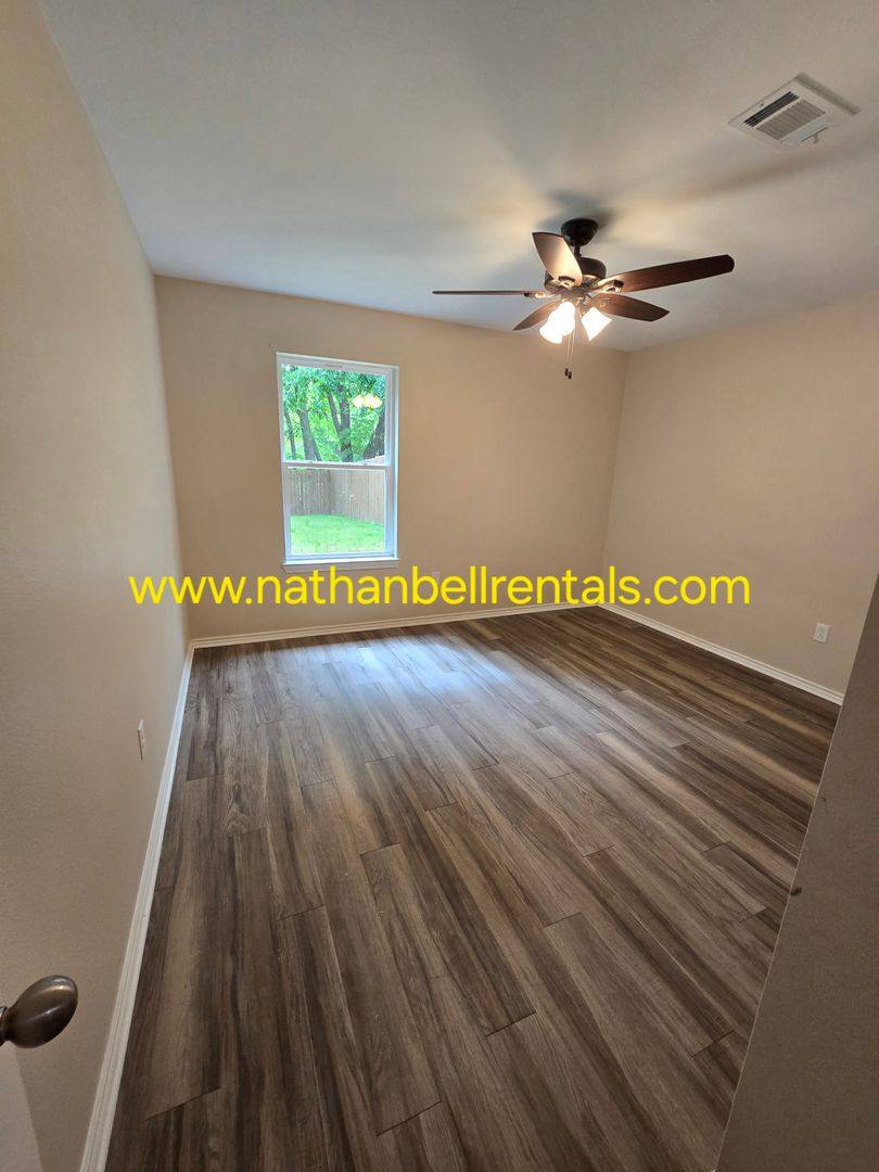 Apartment for rent at 1244 14th St SE, Paris, TX 75460