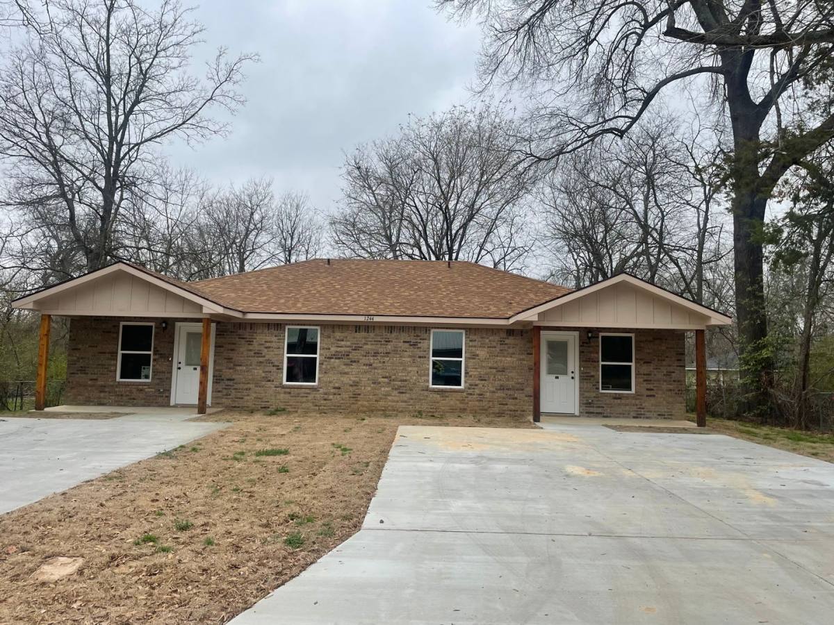 Apartment for rent at 1244 14th St SE, Paris, TX 75460